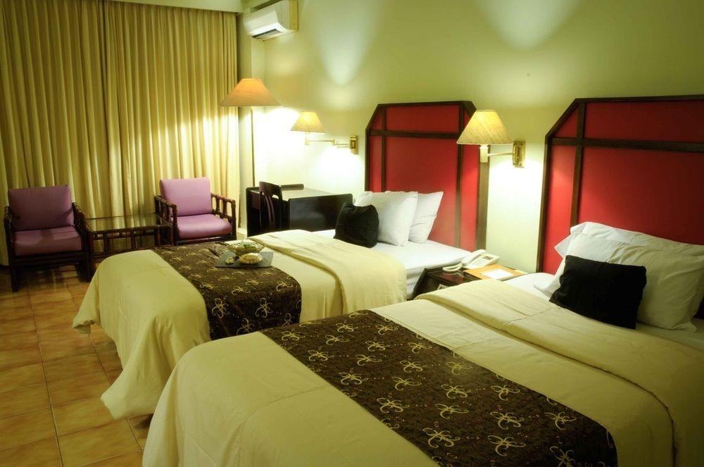Mesra Business & Resort Hotel Samarinda Exterior foto