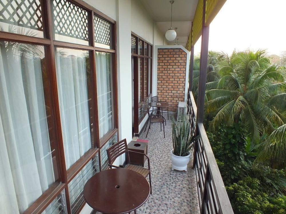 Mesra Business & Resort Hotel Samarinda Exterior foto