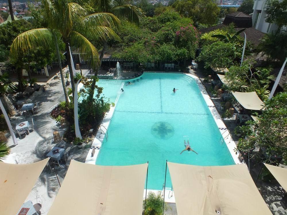 Mesra Business & Resort Hotel Samarinda Exterior foto