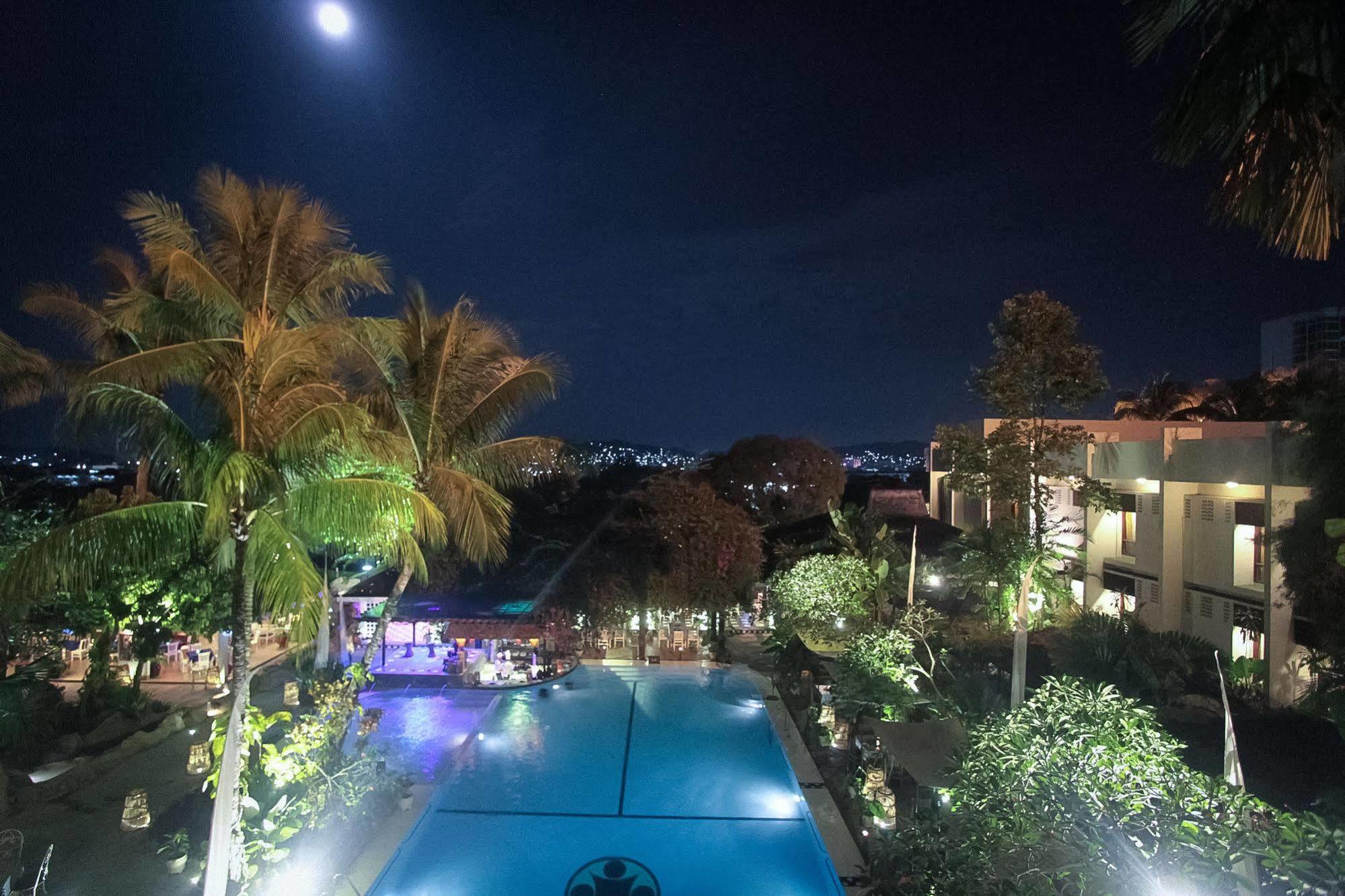 Mesra Business & Resort Hotel Samarinda Exterior foto