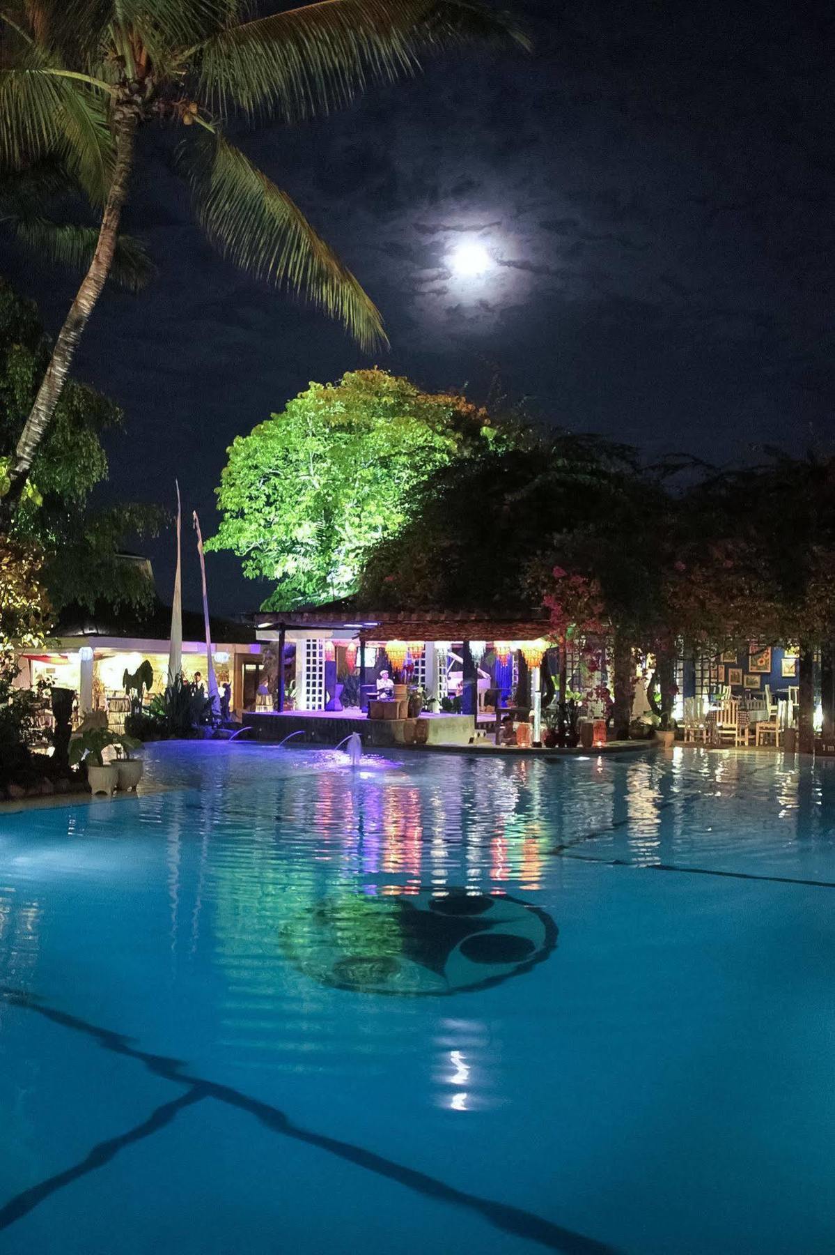 Mesra Business & Resort Hotel Samarinda Exterior foto